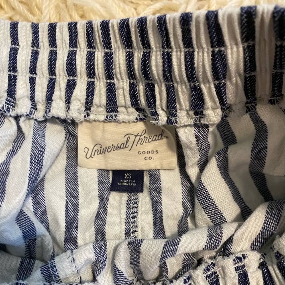 Shorts - Picture 3 of 3